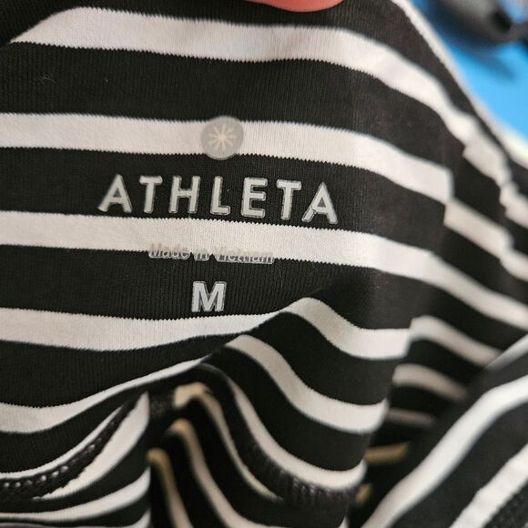 Athleta Chaturanga cropped leggings Size Medium - Picture 3 of 5